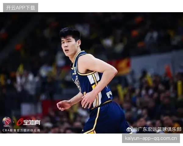 CBA广东凭借外线精准连线掌控场面,攻势越发凶猛